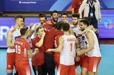 Efeler de şampiyon! Voleybolda kimse elimize su dökemiyor 