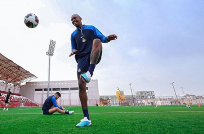 Talisca kavga çıkardı! Taraftar isyan etti! Hocaya soru sorulması engellendi 