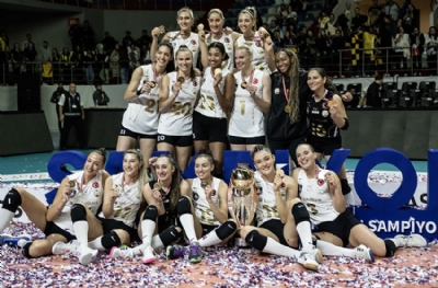 Fenerbahçe Opet - VakıfBank: 2-3  (MAÇ SONUCU)
