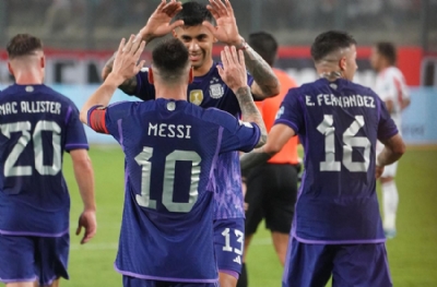 Messi, Suarez'i geçti