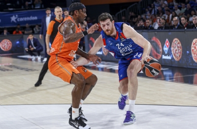 Anadolu Efes - Valencia Basket maç sonucu: 77-73