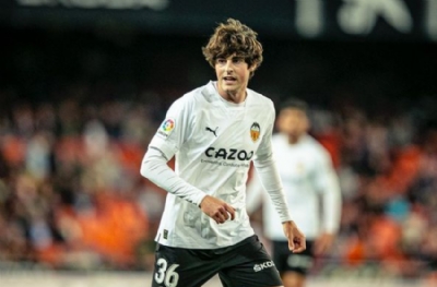 Valencia o yıldızı satmak istemiyor: Javi Guerra