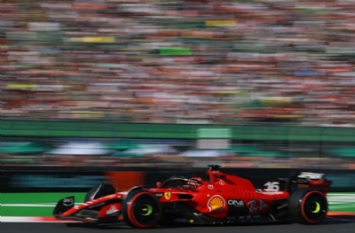 Meksika'da pole Charles Leclerc'in