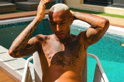 Talisca imzayı attırdı