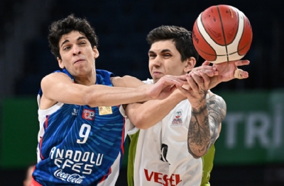 Anadolu Efes: 99 - Manisa Büyükşehir Belediyespor: 79