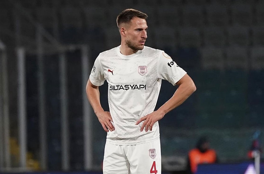 Kocaelispor'a Hırvat orta saha