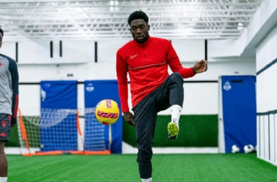Real'e Alphonso Davies şoku! Bayern'le devam dedi