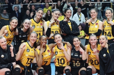 VakıfBank ezerek çeyrek finalde