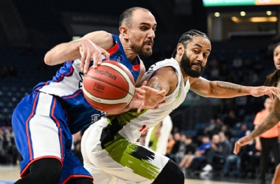 Anadolu Efes - Manisa Büyükşehir Belediyespor: 94-85 (MAÇ SONUCU)
