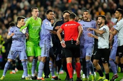 Top havadayken maçı bitirdi, gol oldu! Manzano İspanya'yı karıştırdı