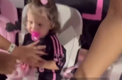 Messi'nin şutu bebeğe geldi! 