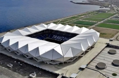 Trabzonspor, '1.5 milyar TL'yi kurtarmak için' vinçleri stadın önüne yığdı