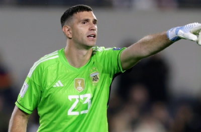 Emiliano Martinez'den Fransızlara geçit yok