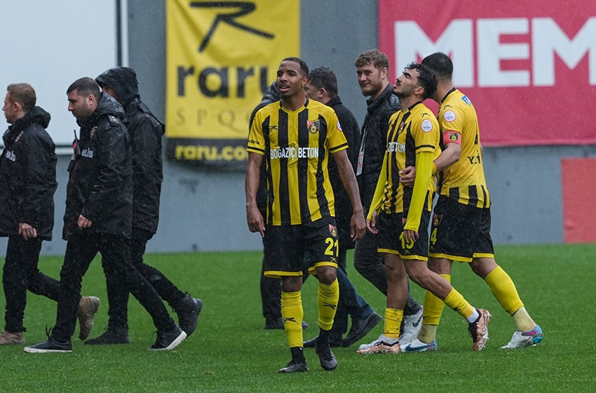 İstanbulspor - VavaCars Fatih Karagümrük: 1-2 (MAÇ SONUCU)