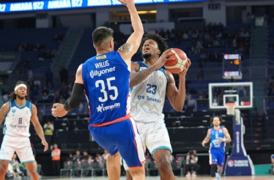 Anadolu Efes - Türk Telekom maç sonucu: 81-82