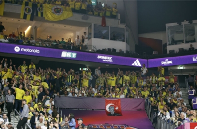 'Ali Koç başkan Fenerbahçe şampiyon' diyenler sayesinde Berlin deplasman oldu