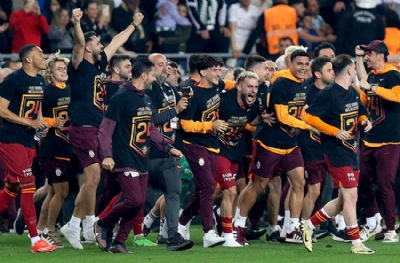 Avrupa Galatasaray'ı konuşuyor! 'Fenerbahçe'nin önünde yine şampiyon!'