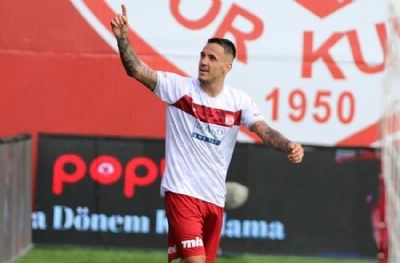Sivasspor'da transfer Rey Manaj'a bağlı