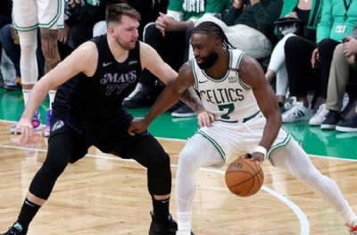  Celtics'e çelme! Mavericks bırakmıyor