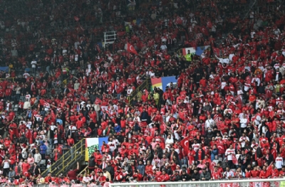 Gurbetçi efsane milli marşı yuhalayan Alamancıların ayıplarını toparlamaya çalıştı