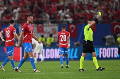 Çekler çıldırdı! 'Hırsız hakem' 