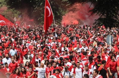  Milli Takım Haberi - Uyumayın da! Türk taraftarları Avusturyalı futbolculara uykuyu haram etti