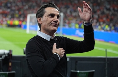 Montella: Alınlarından öpmek lazım