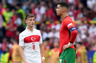 Türk futbolsever ile Portekizli eşi ve kızları dolandırıldı