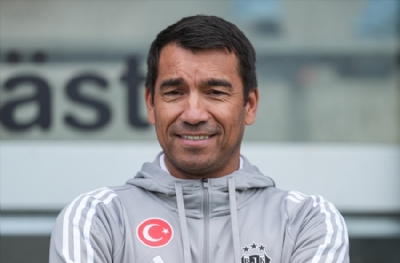 van Bronckhorst, o ismin üstünü çizdi!