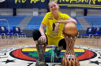 Fenerbahçe ile 1 yıl daha