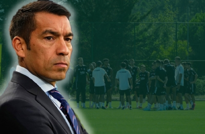 van Bronckhorst, Lugano maçları için sürpriz golcüyü UEFA'ya bildirdi