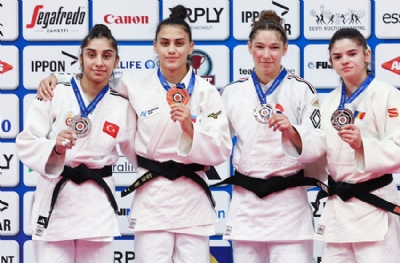 Milli sporcu Zilan Ertem'den gümüş madalya