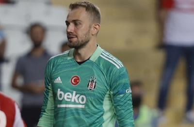 Beşiktaş'a Mert Günok'tan kötü haber