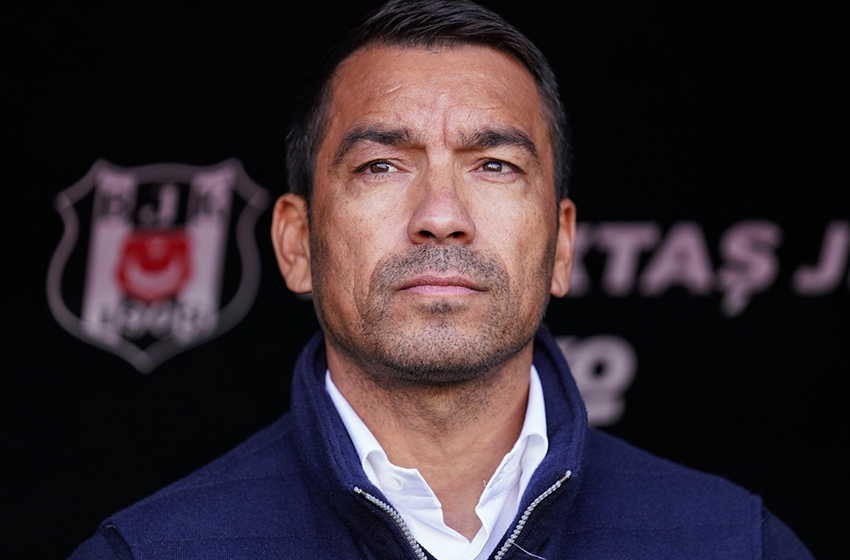 Giovanni van Bronckhorst basın toplantısı düzenliyor