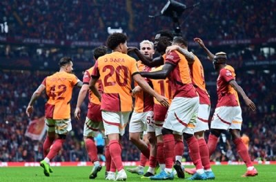 Avrupa Galatasaray'ı konuşuyor! 'Tırnak yedirten maç'