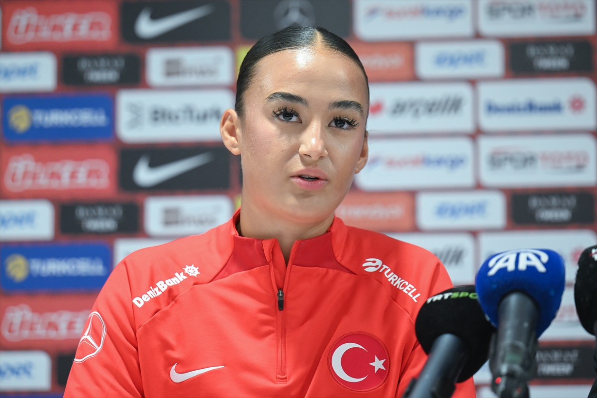 Necla Güngör Kıragası: İlk kez play-off oynamanın gururunu yaşıyoruz