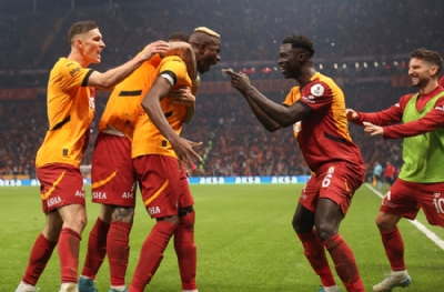 Top durur Galatasaray durmaz