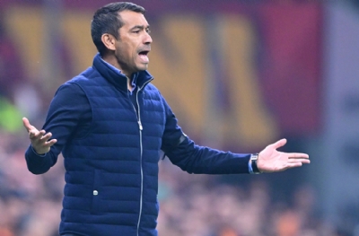 Van Bronckhorst ligdeki ilk mağlubiyetini yaşadı