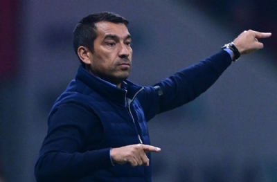 Giovanni van Bronckhorst açtı ağzını yumdu gözünü