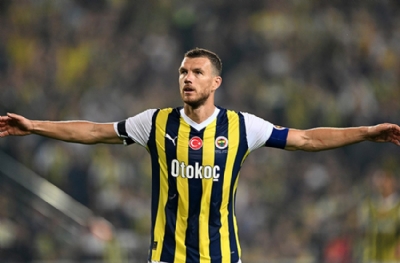 Edin Dzeko gidiyor