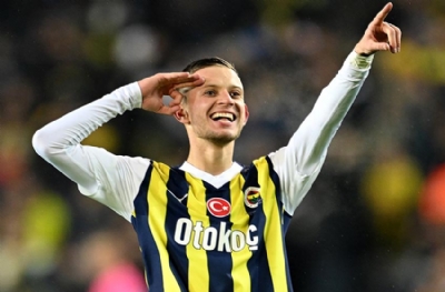 Fenerbahçe'de ayrılık kapıda! Sebastian Szymanski'ye talip çıktı