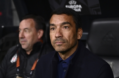 Van Bronckhorst'tan 3 değişiklik 