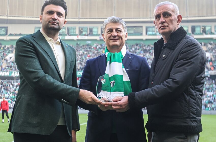 İbrahim Hacıosmanoğlu Bursaspor'a emaneti teslim etti