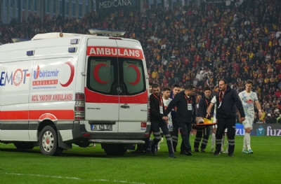 Çaykur Rizespor kalecisi Grbic ambulansla hastaneye kaldırıldı