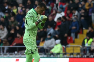 Muslera'dan sözleşme cevabı!