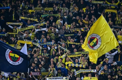 Fenerbahçe tribünlerinden 'yönetim istifa' tepkisi