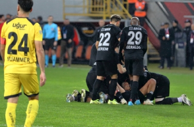 Ahlatcı Çorum FK - Uğur Okulları İstanbulspor: 3-1 (MAÇ SONUCU)