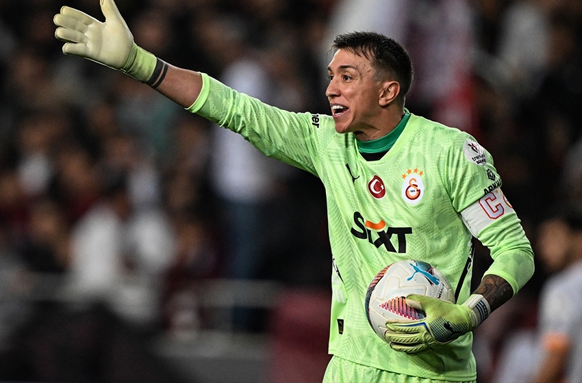 Muslera tarihe geçti! Bülent Korkmaz'ı unutturdu