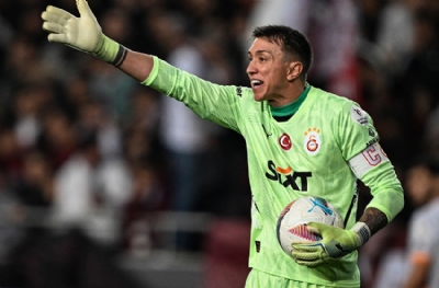 Muslera tarihe geçti! Bülent Korkmaz'ı unutturdu