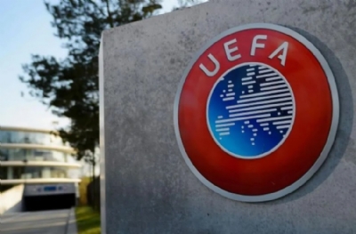 UEFA'nın garezi Türklere! Merih’e ceza Kanichowsky'e kınama